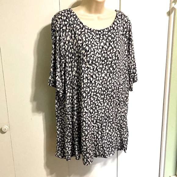 LANE BRYANT Black White Ditsy  Floral Top Back Keyhole PLus Size 18 20 - Picture 2 of 10